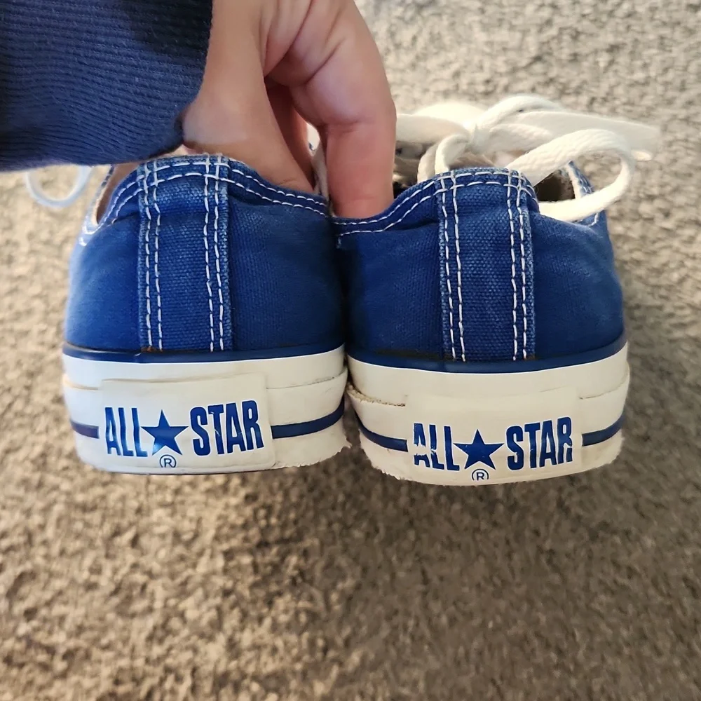 Blue low-top converse - Picture 4 of 13